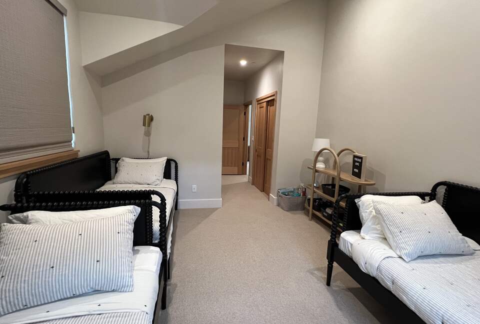 Mountain Modern Home Minutes From Ski Resorts and Lake Tahoe - Truckee, California