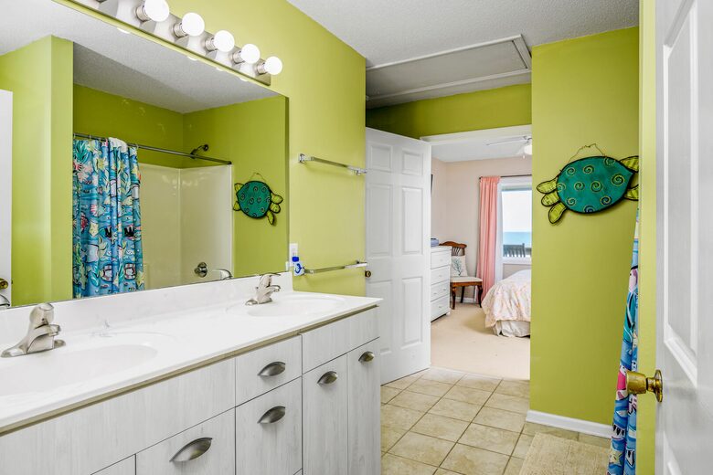 Holden Beach Oceanfront Retreat - Holden Beach, North Carolina