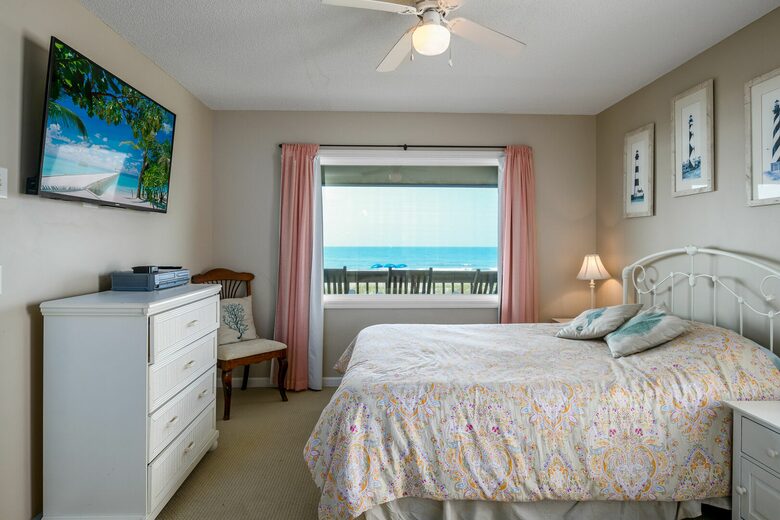 Holden Beach Oceanfront Retreat - Holden Beach, North Carolina