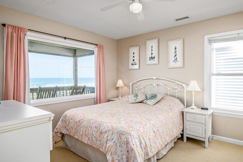 Holden Beach Oceanfront Retreat - Holden Beach, North Carolina