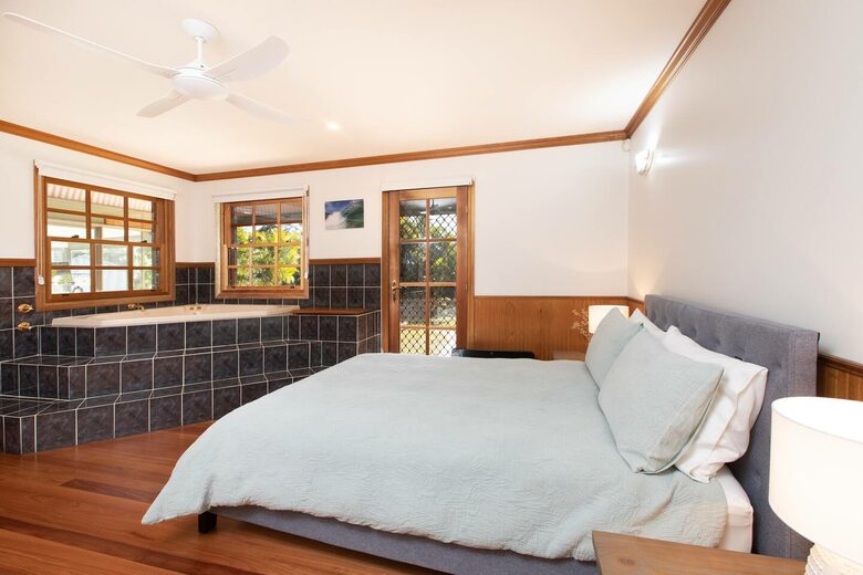 Sutherland Downs - Coomba Bay, Australia