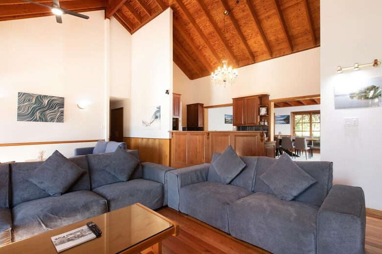 Sutherland Downs - Coomba Bay, Australia