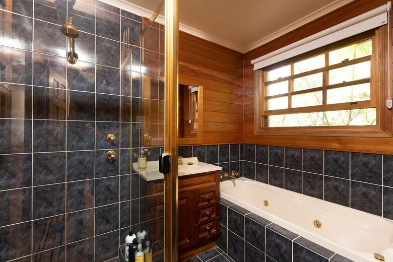 Sutherland Downs - Coomba Bay, Australia