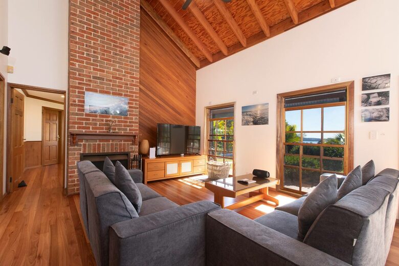 Sutherland Downs - Coomba Bay, Australia