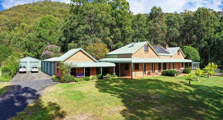 Sutherland Downs - Coomba Bay, Australia