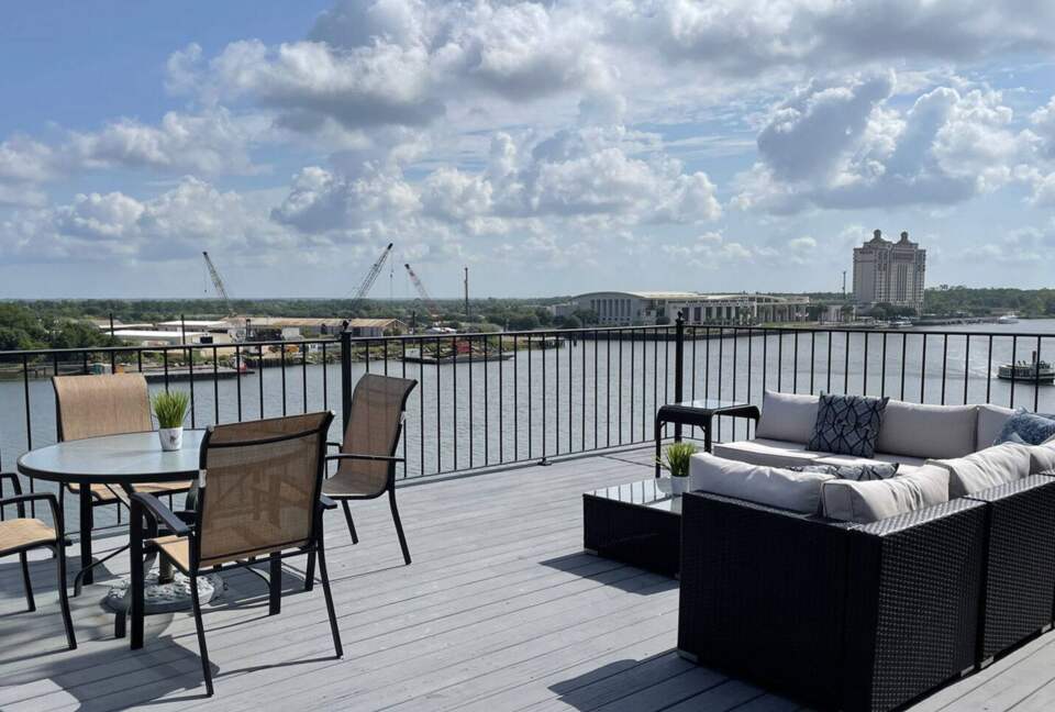 Savannah Riverview Penthouse - Savannah, Georgia