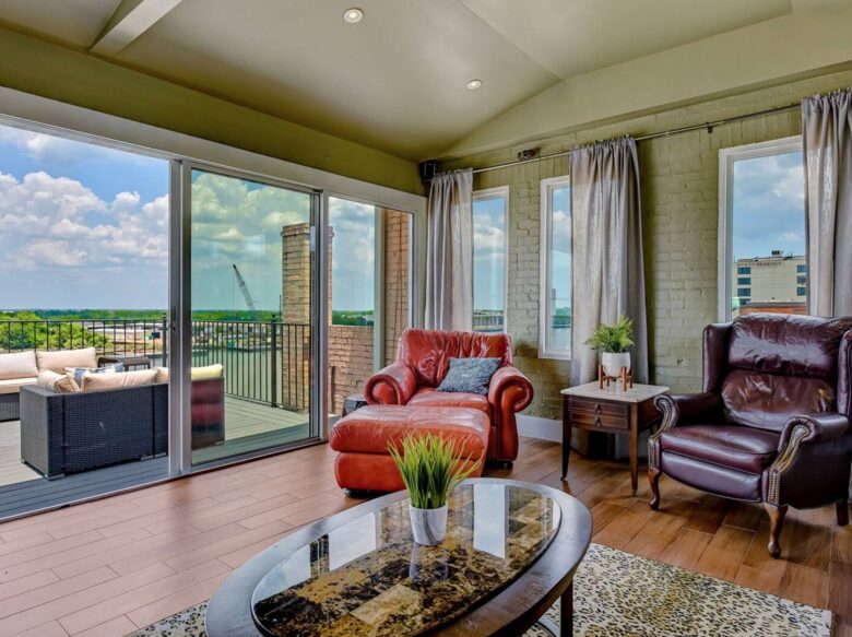 Savannah Riverview Penthouse - Savannah, Georgia
