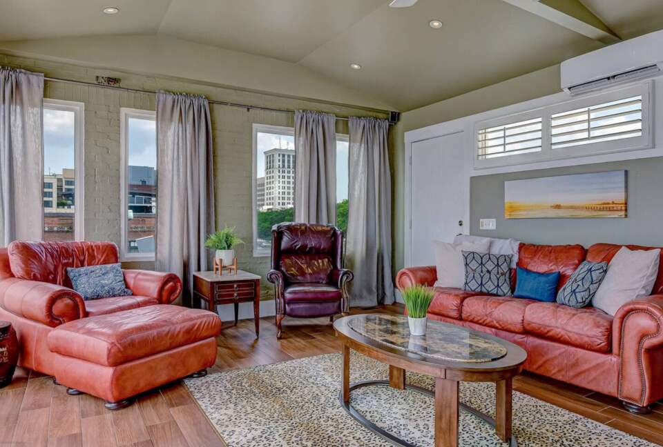 Savannah Riverview Penthouse - Savannah, Georgia