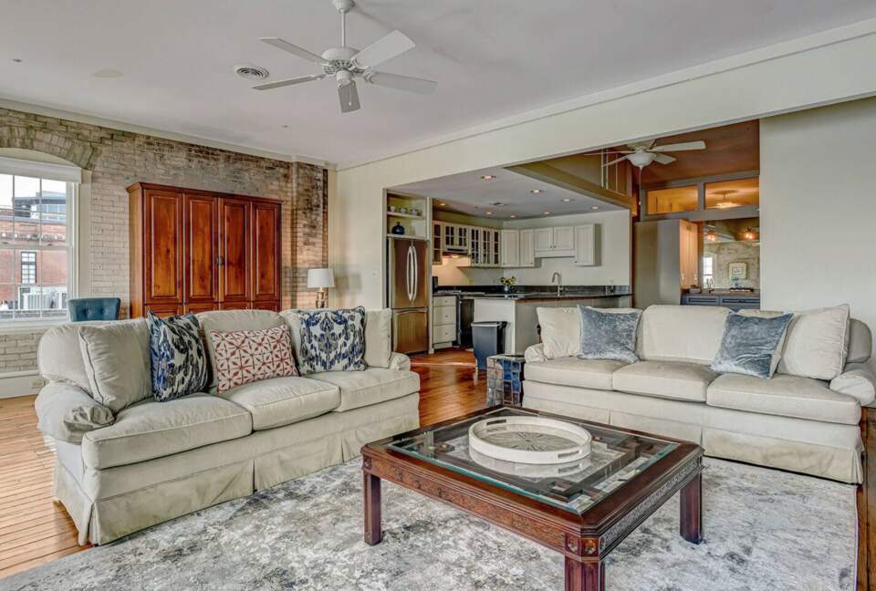 Savannah Riverview Penthouse - Savannah, Georgia