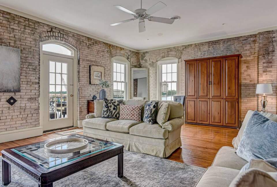 Savannah Riverview Penthouse - Savannah, Georgia