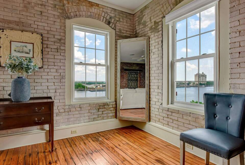 Savannah Riverview Penthouse - Savannah, Georgia