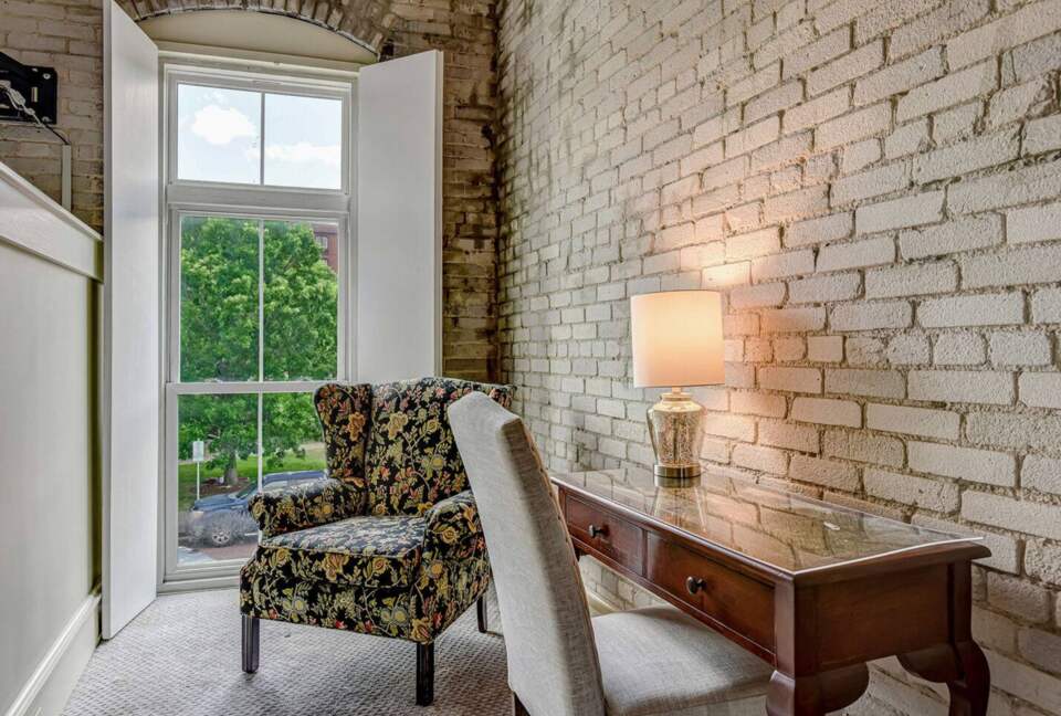 Savannah Riverview Penthouse - Savannah, Georgia