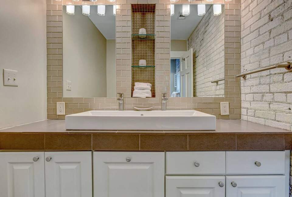 Savannah Riverview Penthouse - Savannah, Georgia