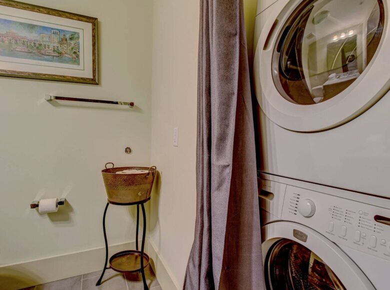 Savannah Riverview Penthouse - Savannah, Georgia