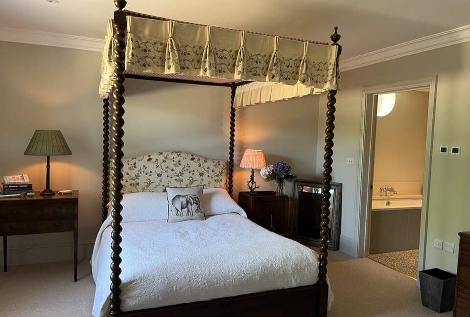 The Four Poster Room