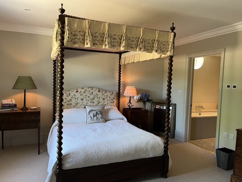 The Four Poster Room