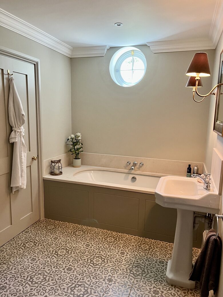 The Four Poster Bath / Shower Room