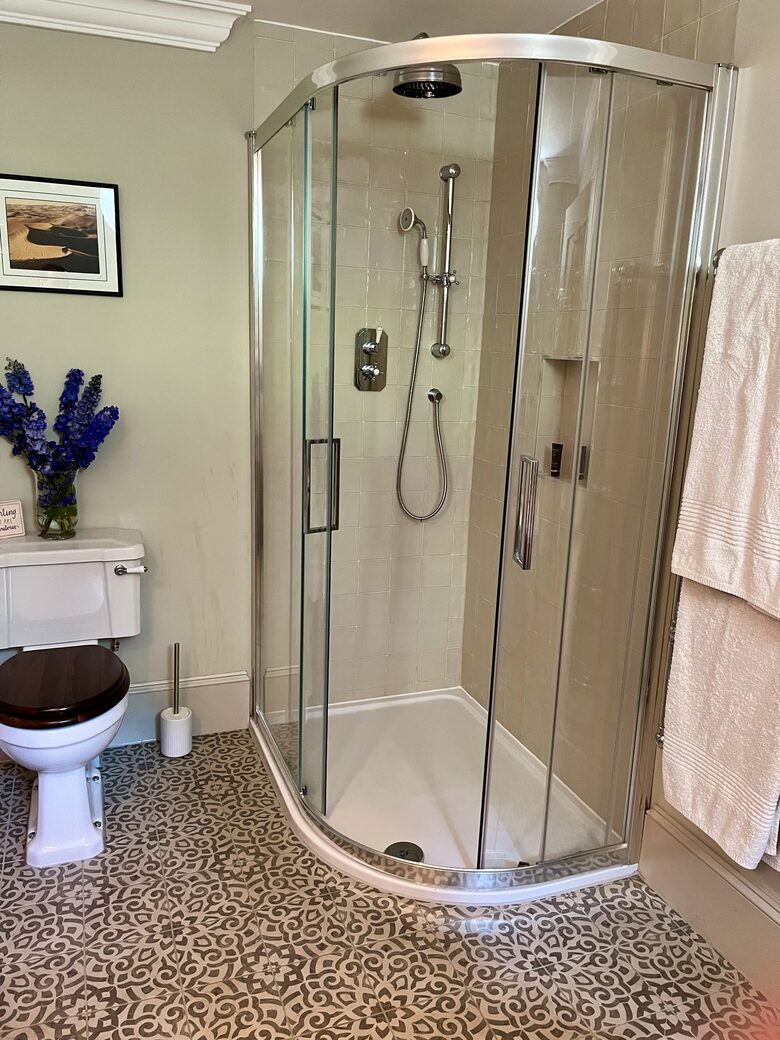 The Four Poster Bath / Shower Room