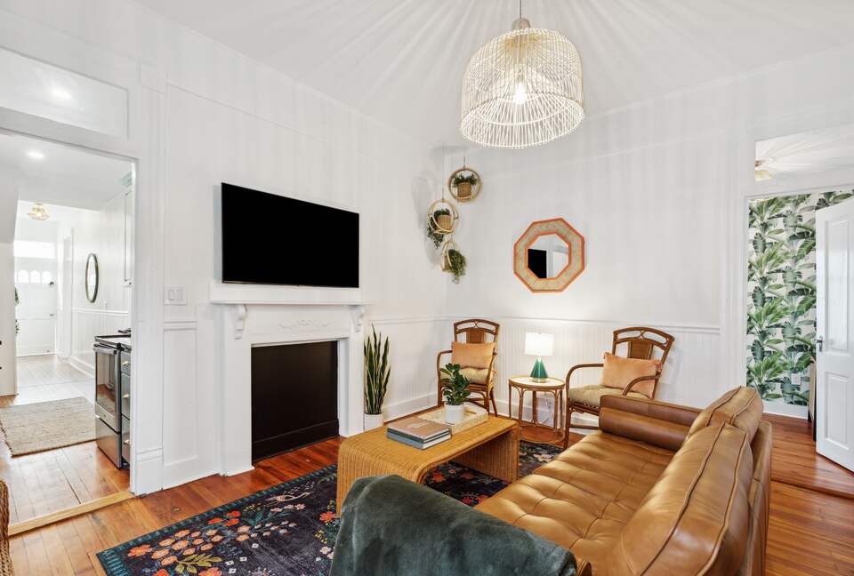 Tropical Escape in Charleston | Charming Downtown Charleston with Courtyard + Porch - Charleston, South Carolina