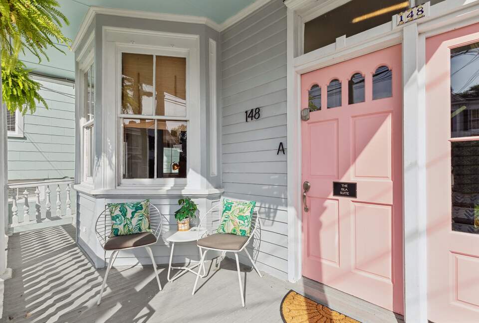 Tropical Escape in Charleston | Charming Downtown Charleston with Courtyard + Porch - Charleston, South Carolina