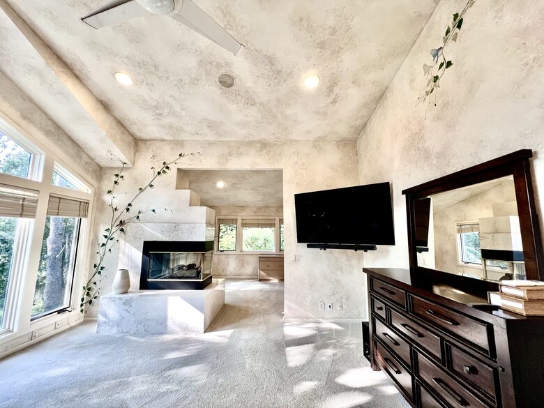 Secluded Forest Retreat Minutes From Minneapolis - Minnetonka, Minnesota