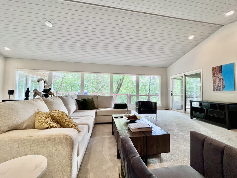 Secluded Forest Retreat Minutes From Minneapolis - Minnetonka, Minnesota