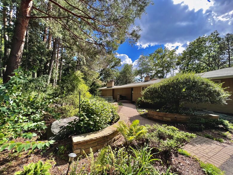 Secluded Forest Retreat Minutes From Minneapolis - Minnetonka, Minnesota