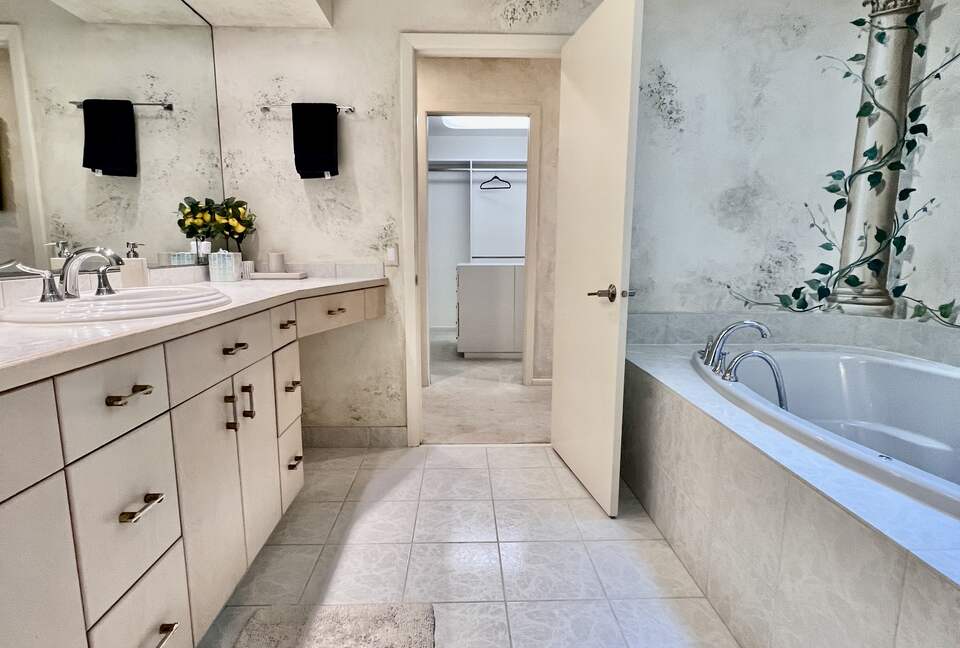 Secluded Forest Retreat Minutes From Minneapolis - Minnetonka, Minnesota