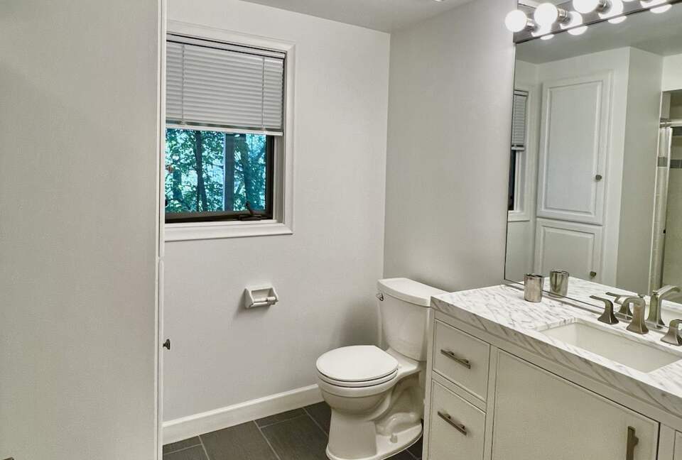 Secluded Forest Retreat Minutes From Minneapolis - Minnetonka, Minnesota