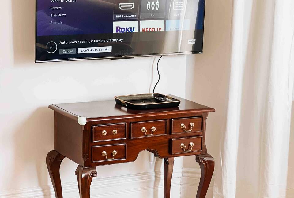 Elegant Designer Home 20 minutes to NYC w Parking! - Harrison, New Jersey