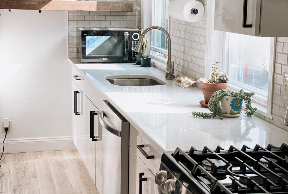 Elegant Designer Home 20 minutes to NYC w Parking! - Harrison, New Jersey