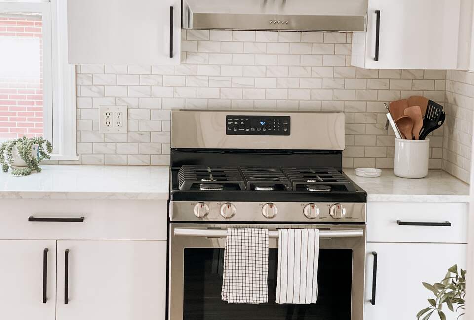 Elegant Designer Home 20 minutes to NYC w Parking! - Harrison, New Jersey