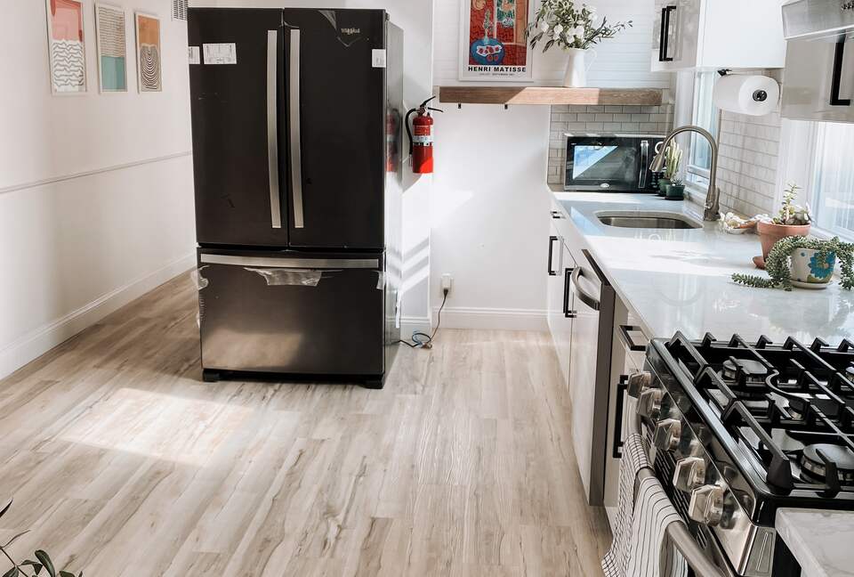 Elegant Designer Home 20 minutes to NYC w Parking! - Harrison, New Jersey