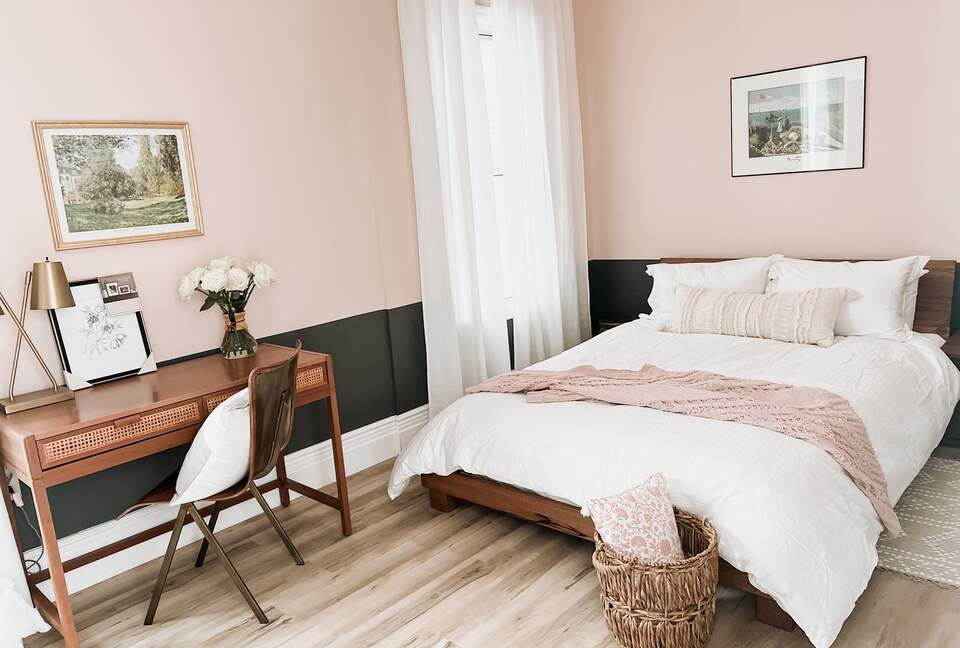 Elegant Designer Home 20 minutes to NYC w Parking! - Harrison, New Jersey