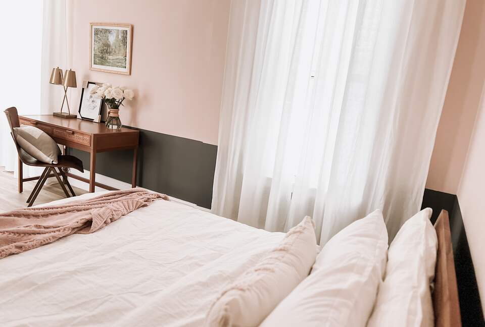 Elegant Designer Home 20 minutes to NYC w Parking! - Harrison, New Jersey