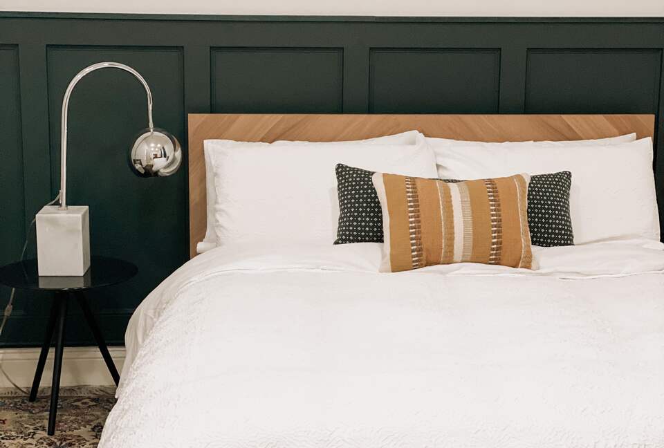 Elegant Designer Home 20 minutes to NYC w Parking! - Harrison, New Jersey