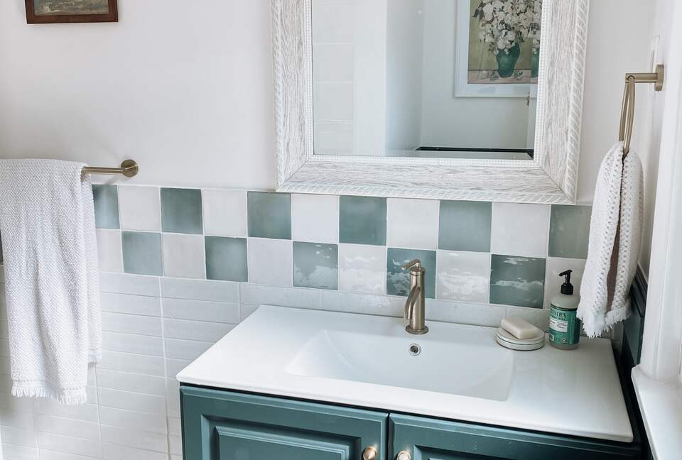 Elegant Designer Home 20 minutes to NYC w Parking! - Harrison, New Jersey