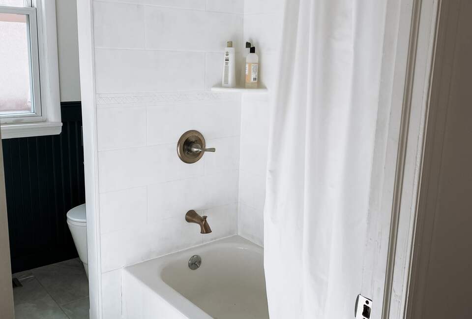 Elegant Designer Home 20 minutes to NYC w Parking! - Harrison, New Jersey