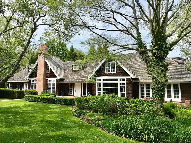 Hamptons Luxury House with Pool/Hot tub and Mature Garden 8 min walk to Beach - East Hampton, New York