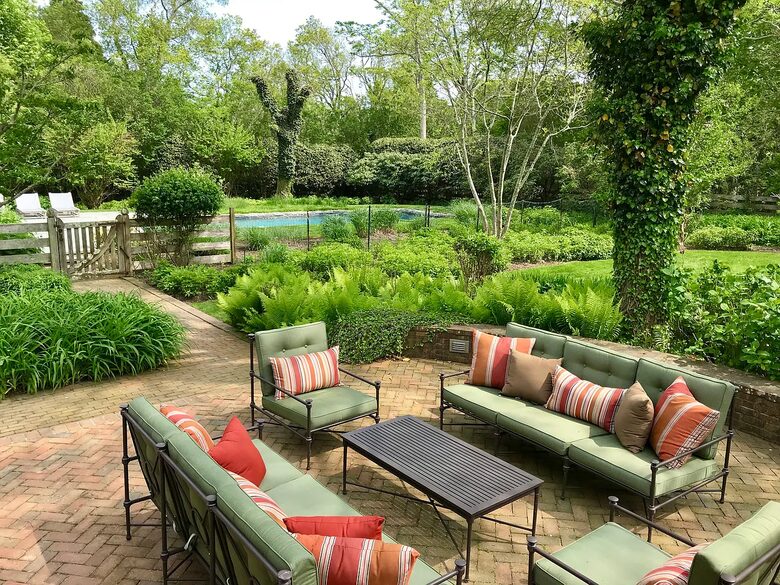 Hamptons Luxury House with Pool/Hot tub and Mature Garden 8 min walk to Beach - East Hampton, New York