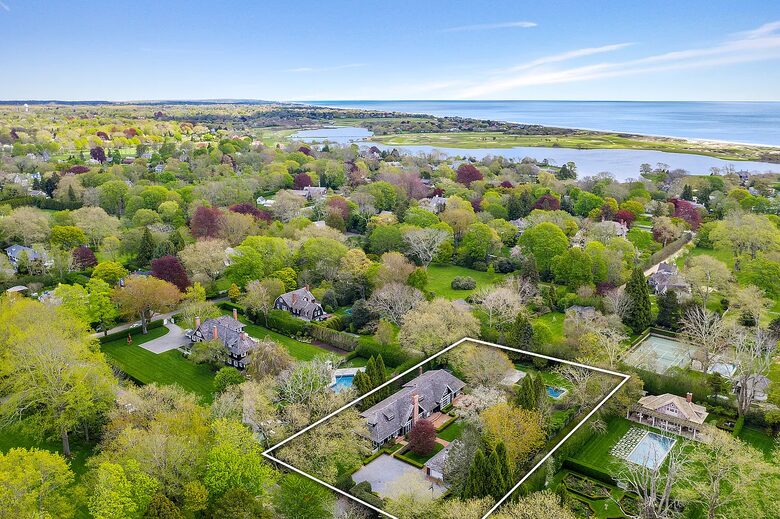 Hamptons Luxury House with Pool/Hot tub and Mature Garden 8 min walk to Beach - East Hampton, New York