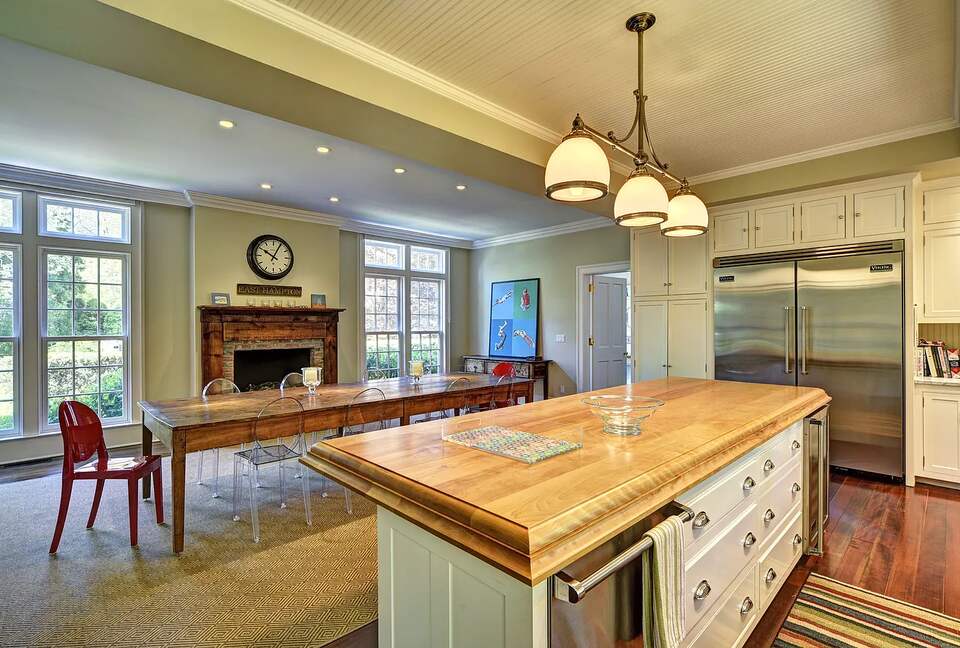 Hamptons Luxury House with Pool/Hot tub and Mature Garden 8 min walk to Beach - East Hampton, New York