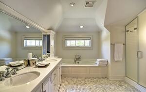 Hamptons Luxury House with Pool/Hot tub and Mature Garden 8 min walk to Beach