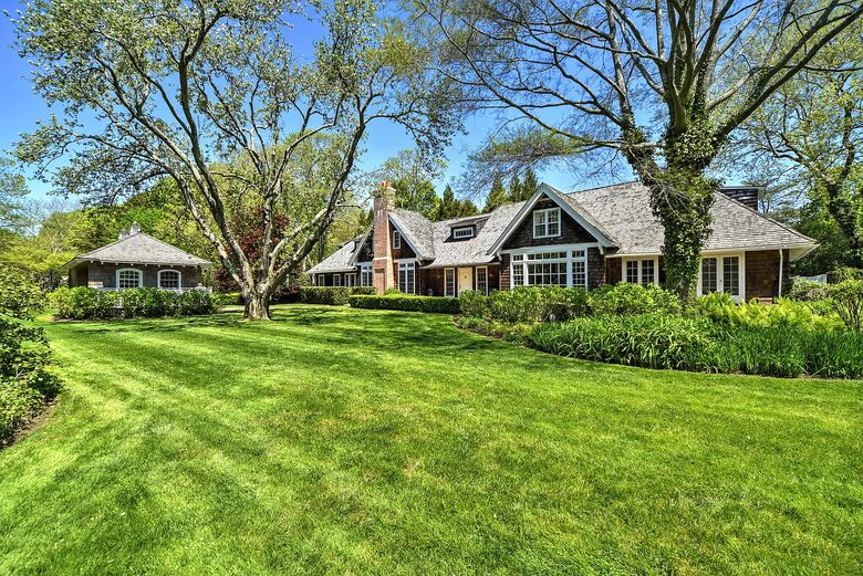 Hamptons Luxury House with Pool/Hot tub and Mature Garden 8 min walk to Beach - East Hampton, New York