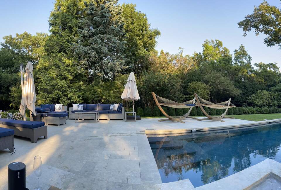 Hamptons Luxury House with Pool/Hot tub and Mature Garden 8 min walk to Beach - East Hampton, New York