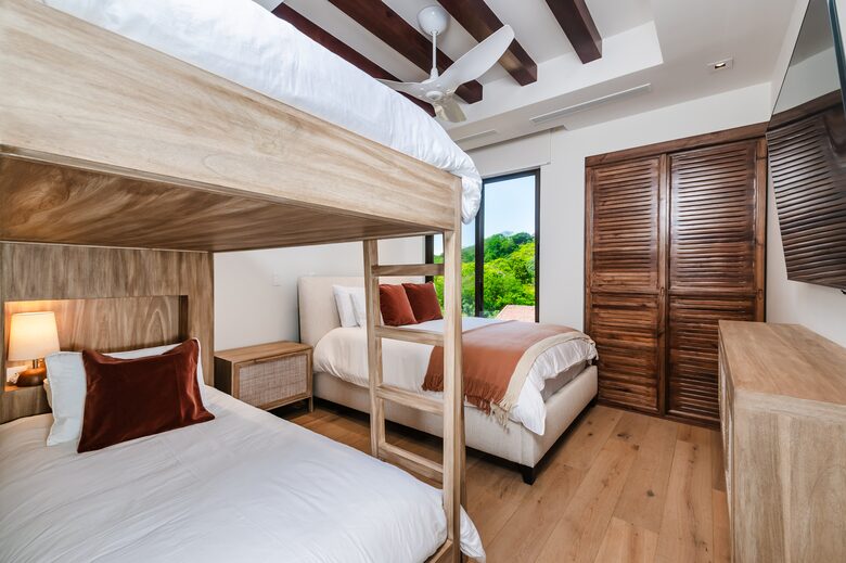 Bedroom #3 - Queen plus Twin Bunkbeds