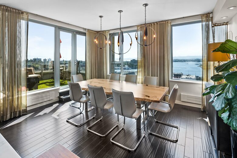 The Sovereign Luxury Condo with Stunning Vistas - availability very flexible - Victoria, Canada