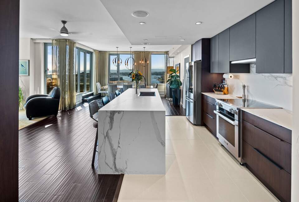 Fully equiped chef´s kitchen w/convection oven and induction cook top