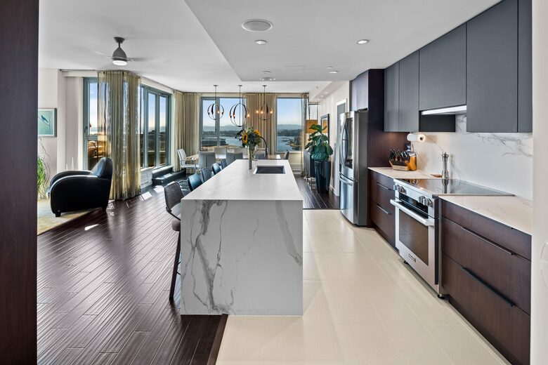 Fully equiped chef´s kitchen w/convection oven and induction cook top