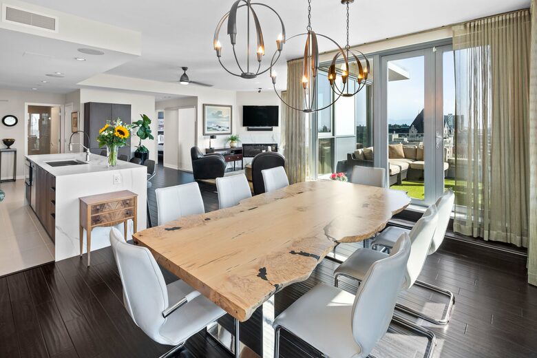 The Sovereign Luxury Condo with Stunning Vistas - availability very flexible - Victoria, Canada